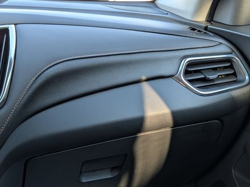 Used 2022 Chevrolet Equinox Premier image 16