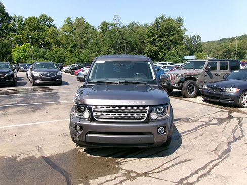 Used 2016 Land Rover LR4 HSE image 2