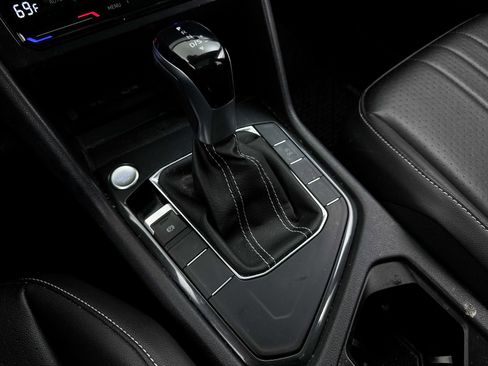 Used 2022 Volkswagen Tiguan SE image 22