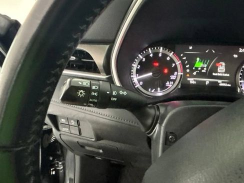 Used 2023 Toyota Highlander XLE AWD/4WD image 10