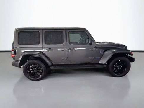 Used 2025 Jeep Wrangler Unlimited Sahara AWD/4WD image 8