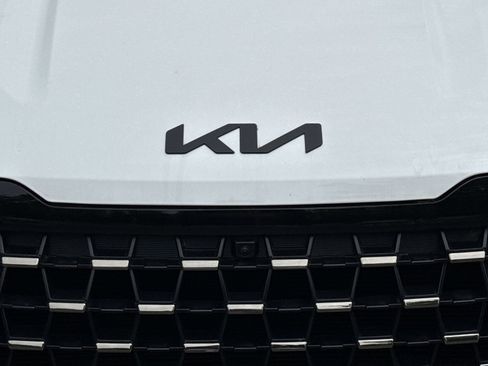 New 2026 Kia Carnival SX w/ SX Dark Edition Package FWD image 12