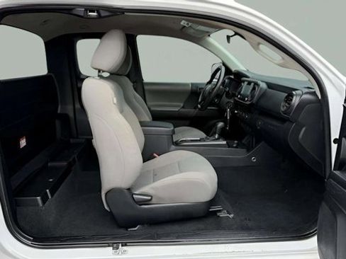 Used 2022 Toyota Tacoma SR image 26