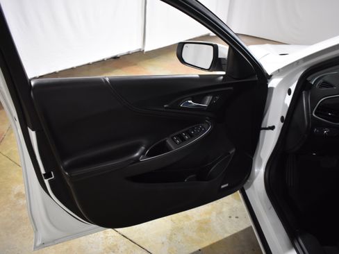 Used 2016 Chevrolet Malibu Hybrid w/ Leather Package image 13