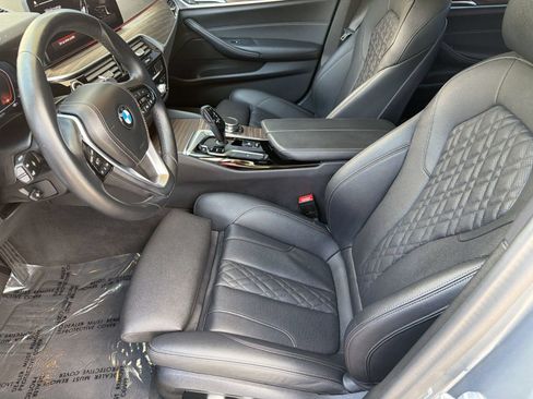 Used 2023 BMW 530i w/ Convenience Package RWD image 5