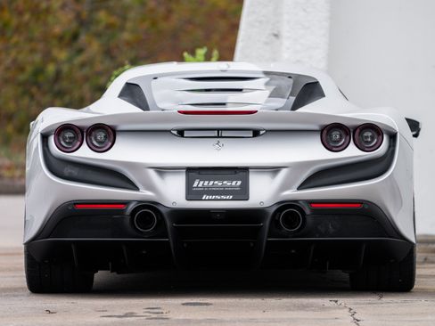 Used 2022 Ferrari F8 Tributo image 14