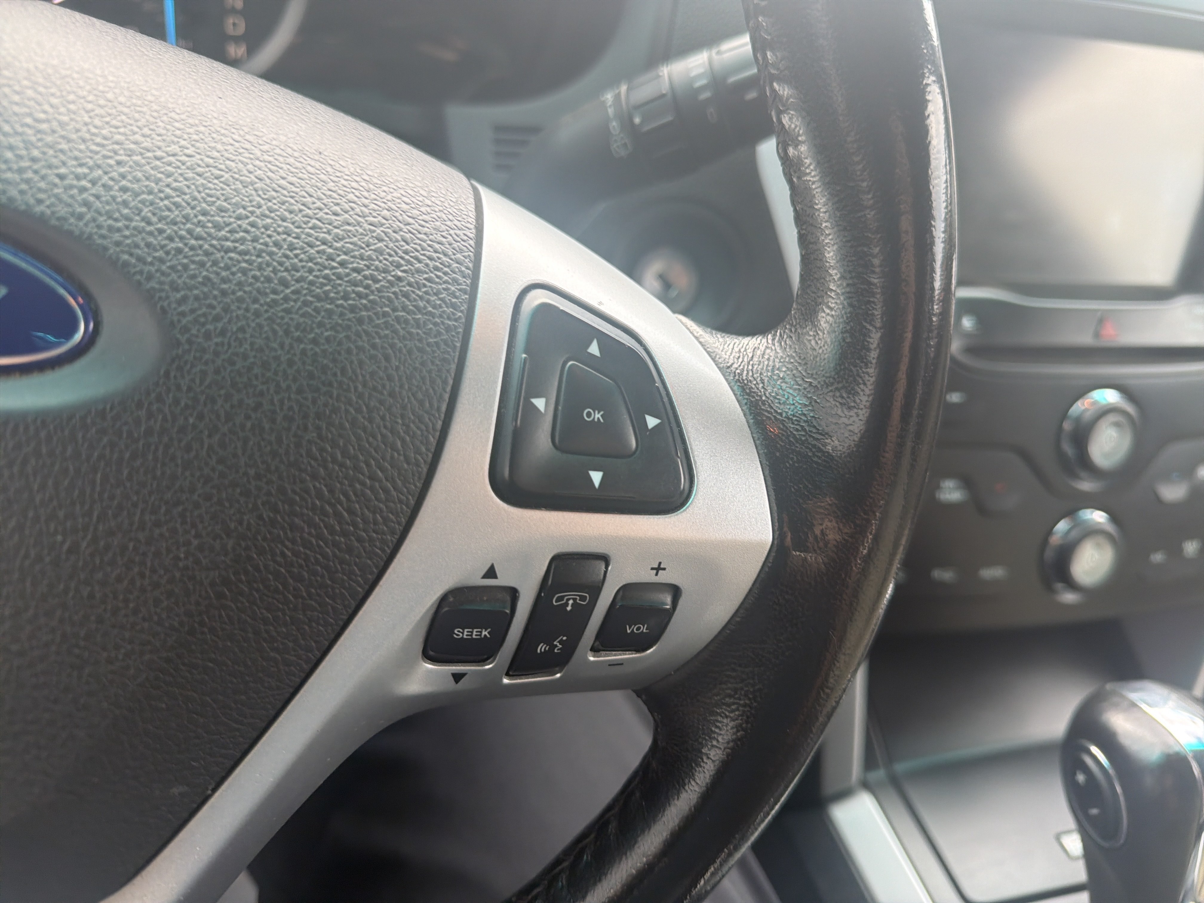 Used 2014 Ford Explorer XLT w/ Equipment Group 202A AWD/4WD image 21
