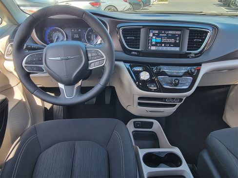 Used 2024 Chrysler Voyager LX image 4