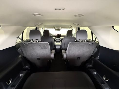 Certified 2025 Ford Explorer Active AWD/4WD image 31