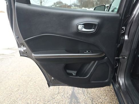 Used 2018 Jeep Compass Latitude image 15