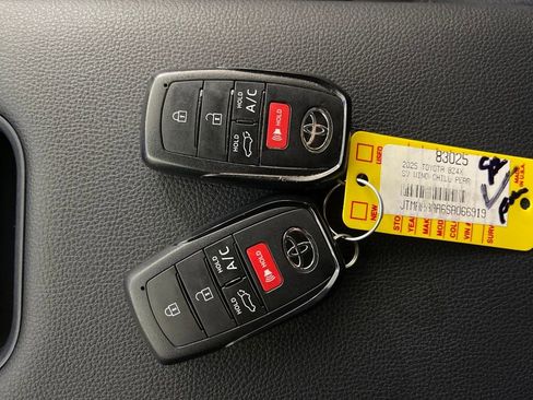 Certified 2025 Toyota bZ4X FWD image 24