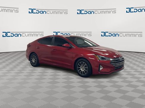 Used 2019 Hyundai Elantra SE FWD image 2