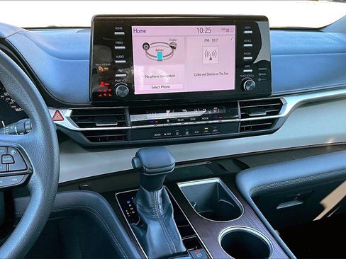 Used 2022 Toyota Sienna LE image 10