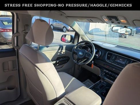 Used 2018 Kia Sedona LX image 31