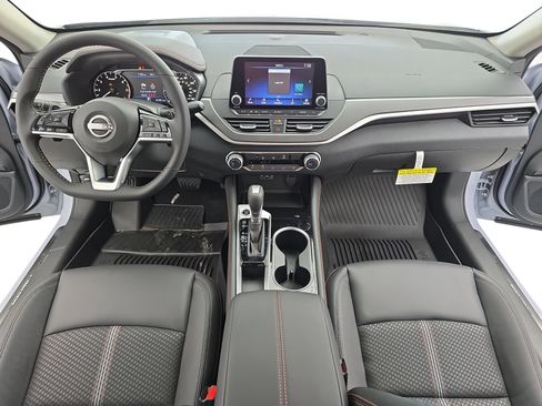 New 2025 Nissan Altima 2.5 SR image 9