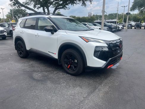 Used 2025 Nissan Rogue SV AWD/4WD image 8