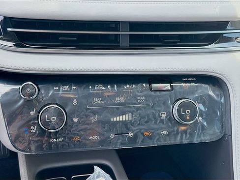 New 2027 INFINITI QX60 Luxe w/ Family Package FWD image 12