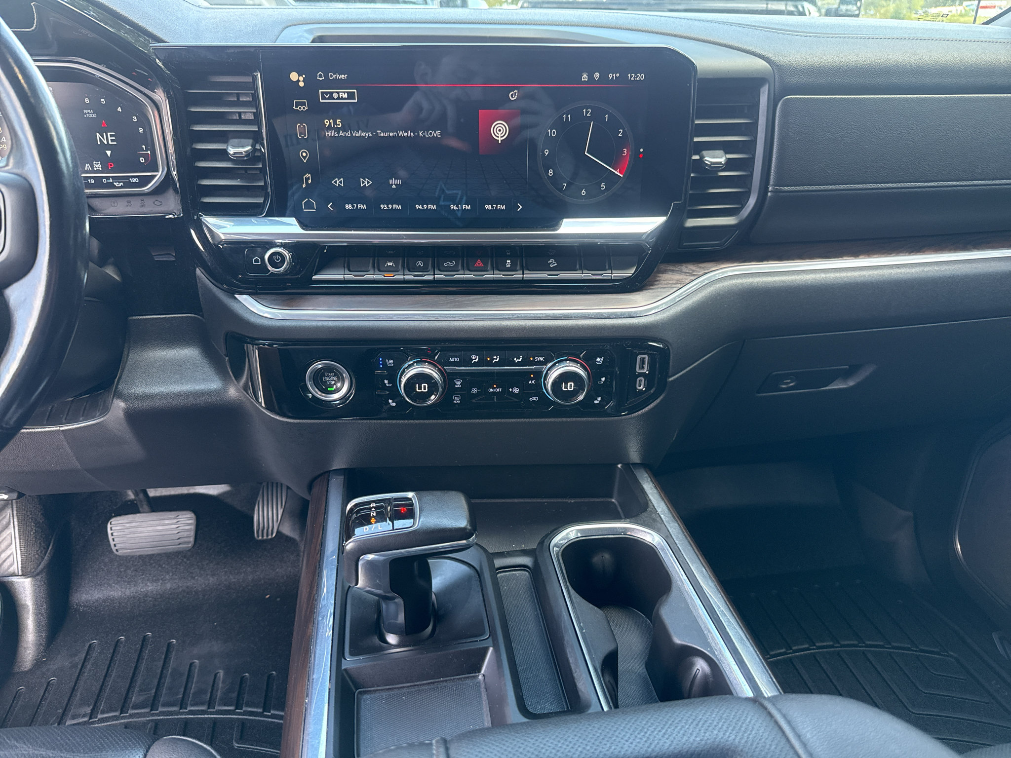 Used 2022 GMC Sierra 1500 SLT w/ SLT Convenience Package AWD/4WD image 18
