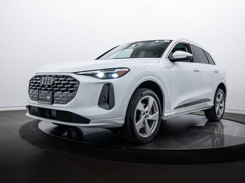 Certified 2025 Audi Q5 Premium Plus w/ Premium Plus image 7