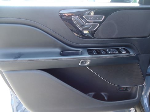 Used 2026 Lincoln Aviator AWD w/ Jet Appearance Package image 22