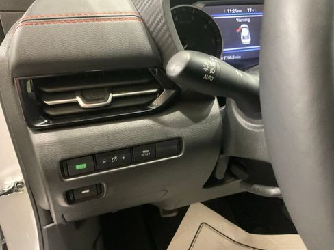 Used 2025 Nissan Sentra SR w/ SR Premium Package FWD image 9