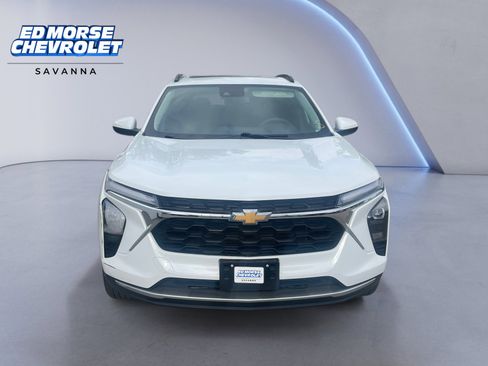 Used 2025 Chevrolet Trax LT w/ Sunroof Package FWD image 8
