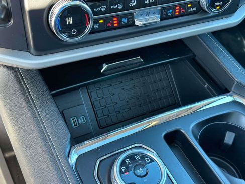 Used 2023 Ford Expedition XLT image 29