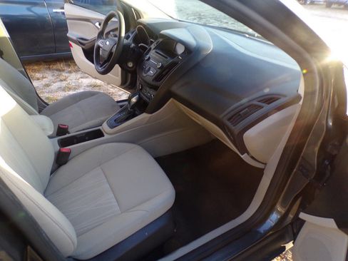 Used 2017 Ford Focus SE image 8