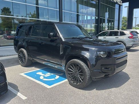 Used 2025 Land Rover Defender 130 V8 AWD/4WD image 1