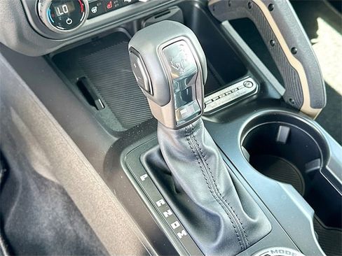 New 2025 Ford Bronco Badlands image 12