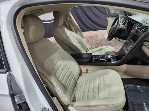 Used 2019 Ford Fusion SE image 13