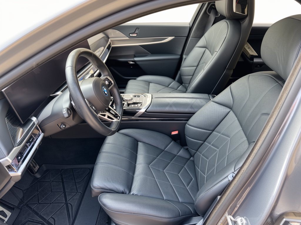 Certified 2024 BMW i7 xDrive60 w/ Executive Package AWD/4WD image 5