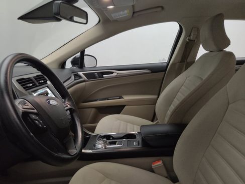Used 2018 Ford Fusion SE FWD image 17