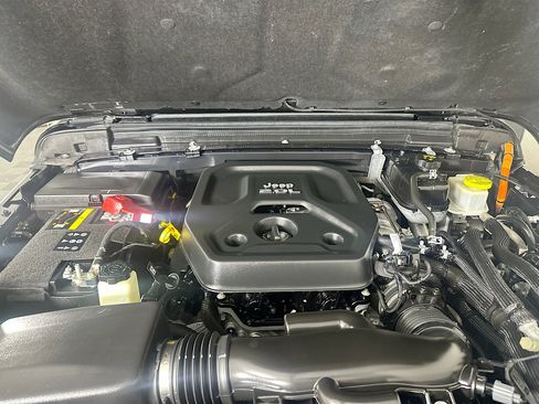 Used 2022 Jeep Wrangler Sahara image 32