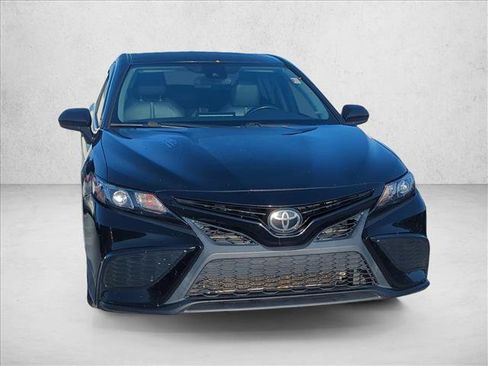 Used 2021 Toyota Camry SE FWD image 3