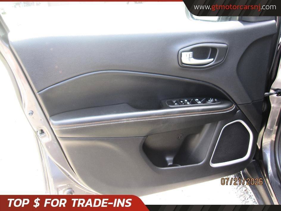 Used 2017 Jeep Compass Latitude w/ Popular Equipment Group AWD/4WD image 17