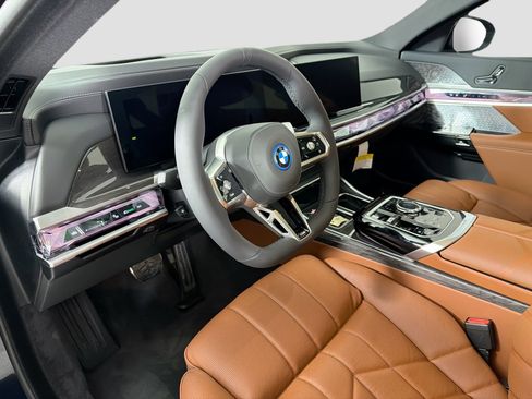 New 2026 BMW 750e xDrive w/ Executive Package image 9