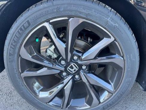 Used 2019 Honda Civic Sport Touring image 9
