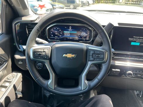 Used 2025 Chevrolet Silverado 1500 LT AWD/4WD image 17