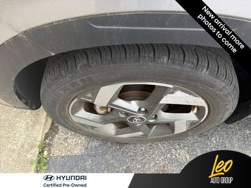 Used 2023 Hyundai Venue SEL FWD image 12
