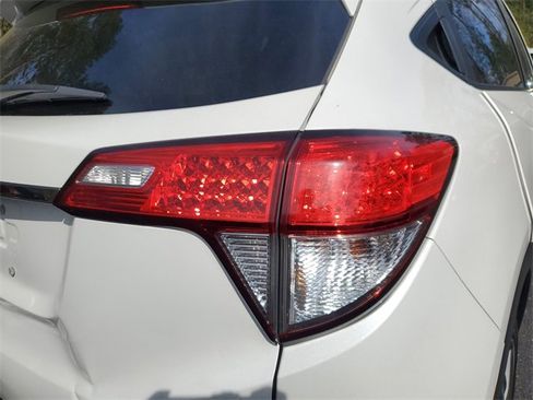 Used 2021 Honda HR-V EX-L image 7