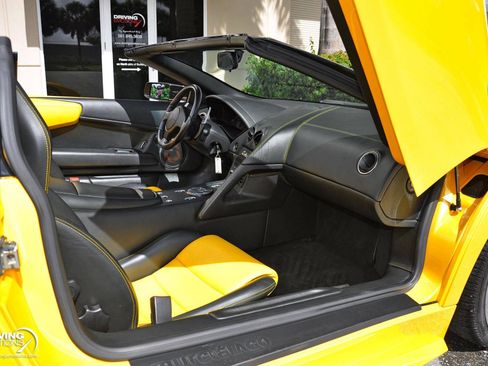 Used 2005 Lamborghini Murcielago Roadster image 19