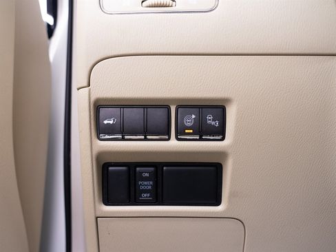 Used 2014 INFINITI QX80 4WD w/ Deluxe Touring Package image 38