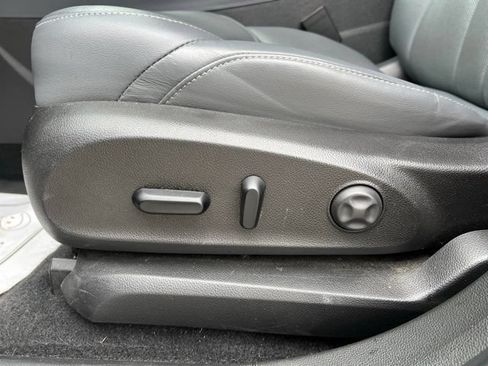 Used 2020 Buick Envision Essence FWD image 11