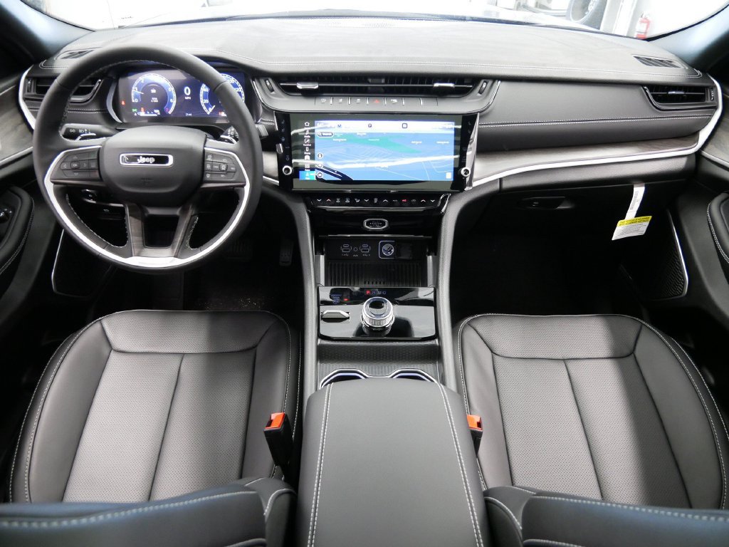 New 2027 Jeep Grand Cherokee Limited AWD/4WD image 17