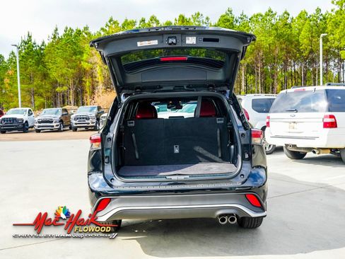 Used 2024 Toyota Highlander XSE image 9