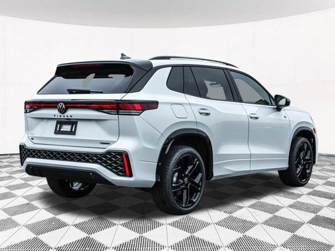 New 2026 Volkswagen Tiguan SE R-Line AWD/4WD image 16