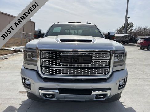 Used 2019 GMC Sierra 3500 Denali w/ Duramax Plus Package image 2