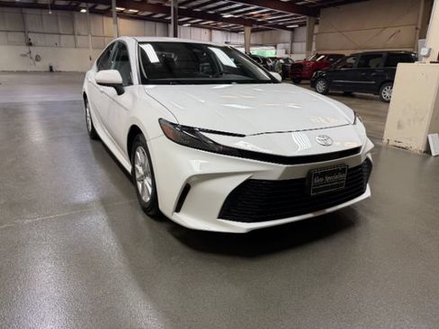 Used 2025 Toyota Camry LE FWD image 8