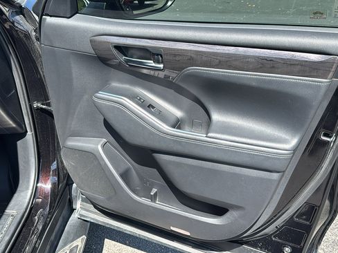 Used 2020 Toyota Highlander Platinum image 38